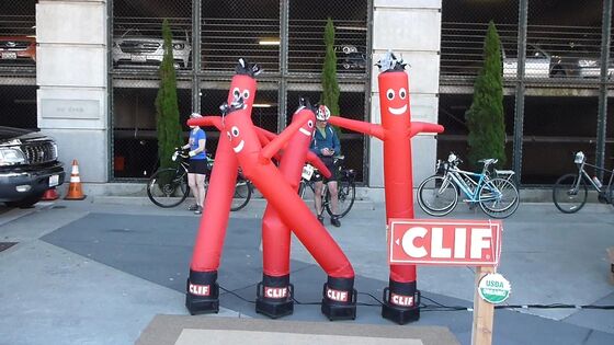 विज्ञापन के लिए टिकाऊ निर्माण और आसान सेटअप के साथ नेत्रदीपक inflatable एयर डांसर और स्काई डांसर